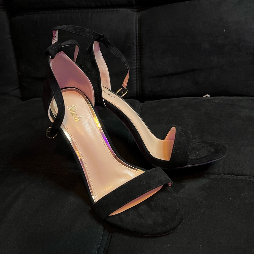 Black size 6 heels
